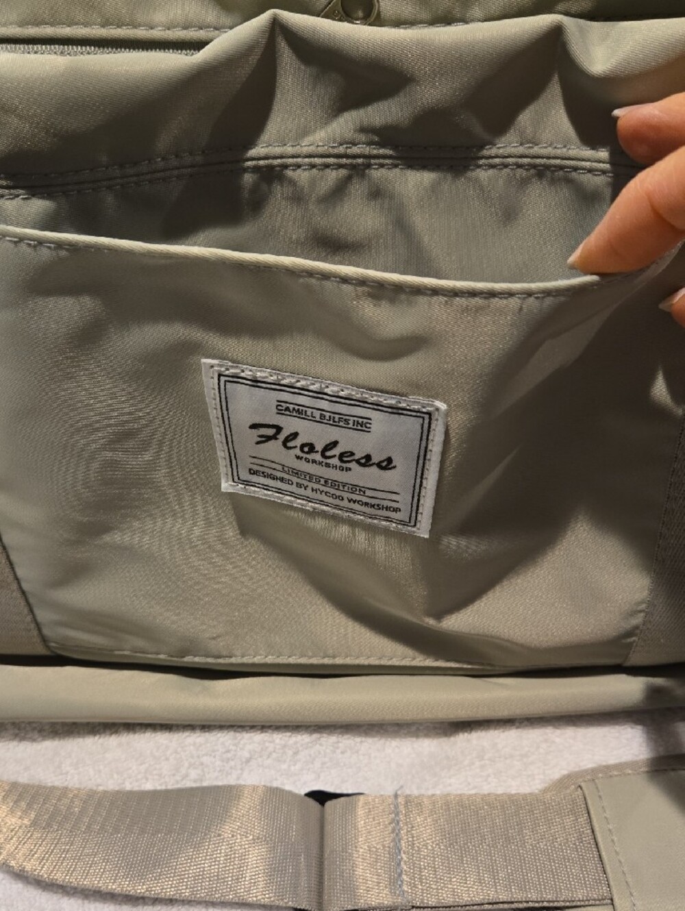 Lightweight Duffel Bag in Light Green - Picture 4 of 16